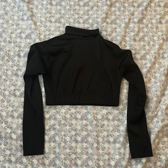 Athletic Long Sleeve Roll-Neck Crop Top - Picture 3 of 4